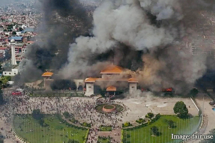 भ्रष्ट राजनैतिक तंत्र को राख कर नेपाल की जनता ने पूंजीवादी शासकों को डराकर भगाया